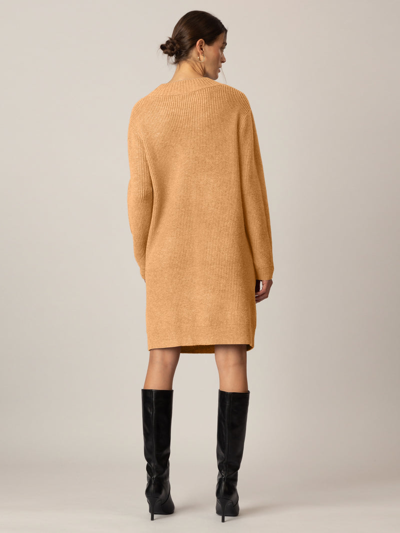 APART Oversized Strickkleid in Gerade Form | cognac