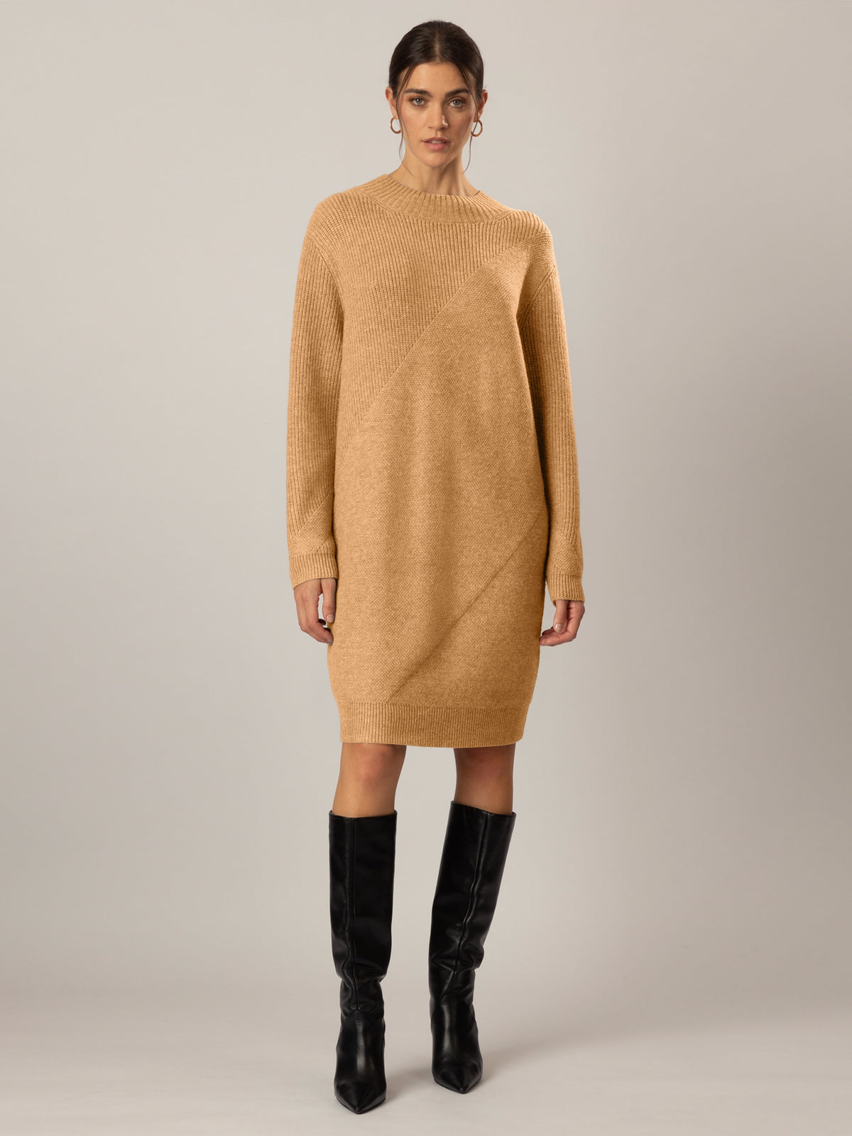 APART Oversized Strickkleid in Gerade Form | cognac