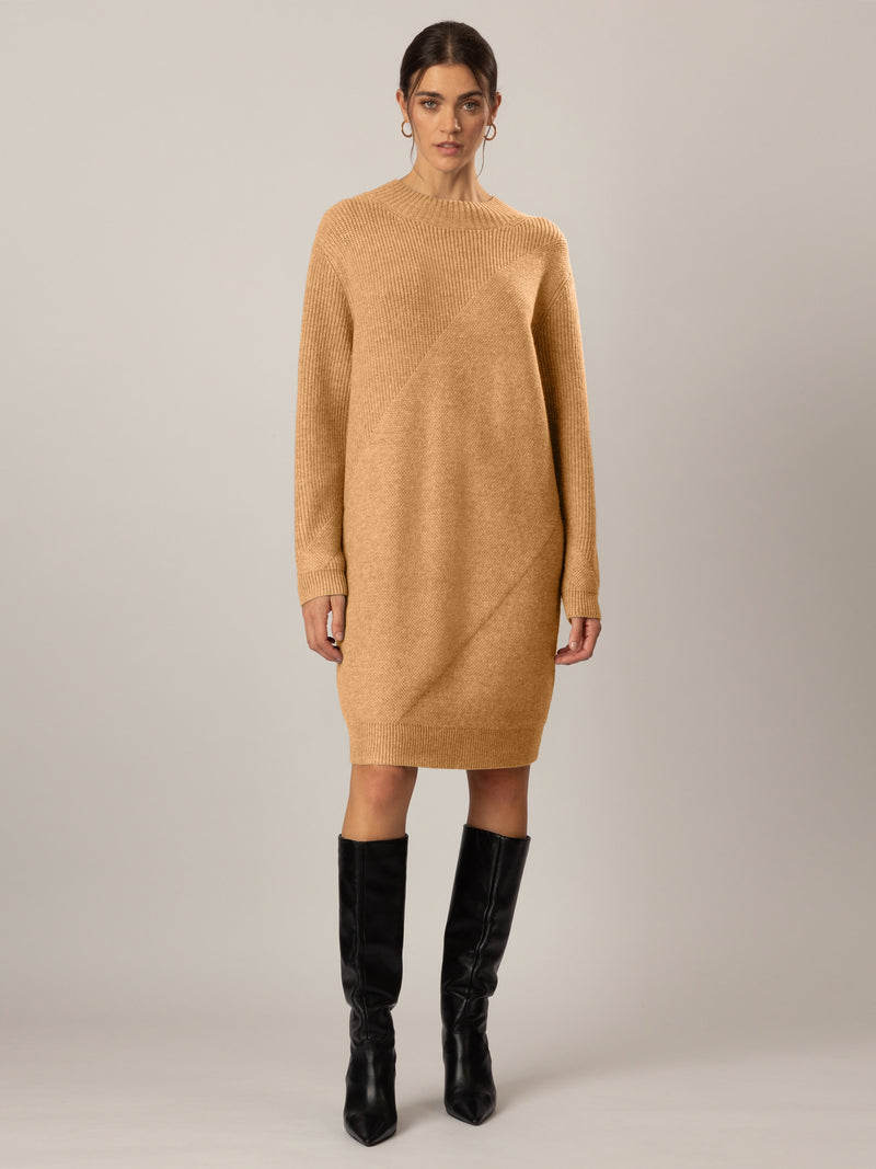 APART Oversized Strickkleid in Gerade Form | cognac