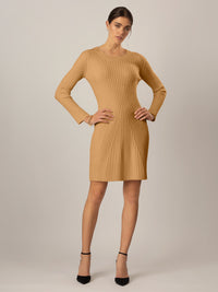 APART Strickkleid mit ausgestelltem Rockpart | cognac