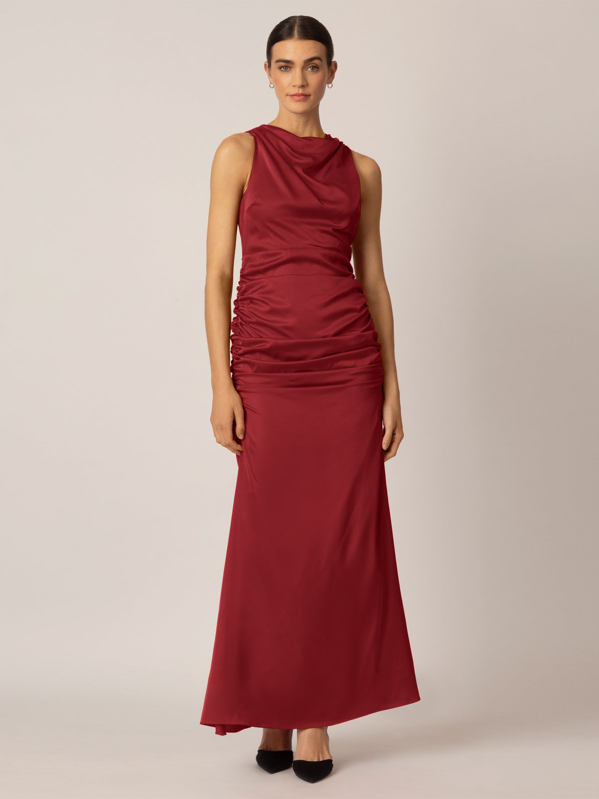 APART Matt schimmerndes Kleid aus Satin in Midi-Länge | bordeaux