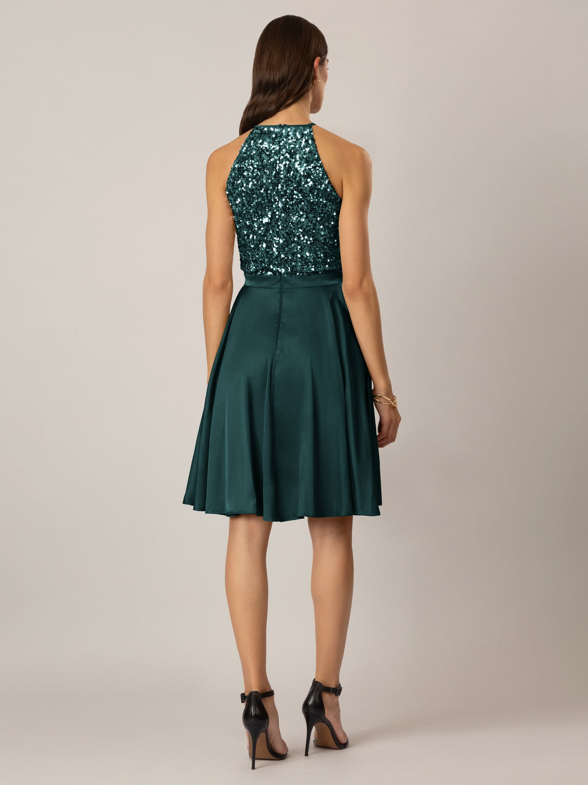 APART Cocktailkleid im Materialmix aus Pailletten besticktem Mesh und mattschimmerndem Sat | emerald