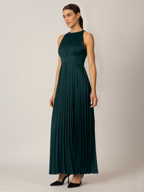 APART Satin-Plisseekleid aus mattschimmerndem und teilweise plissiertem Satin | emerald image 1