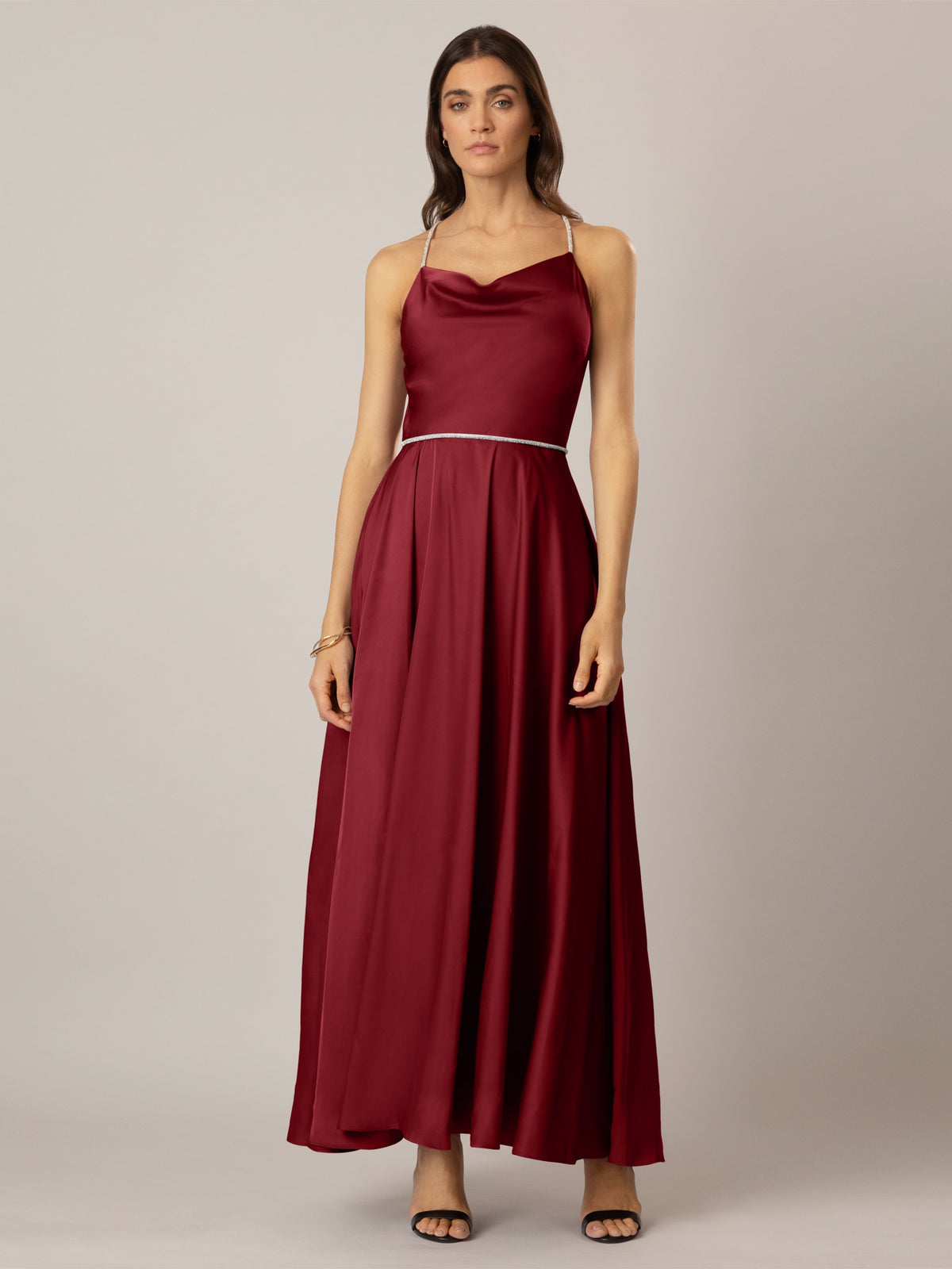 APART Satin-Abendkleid aus mattschimmerndem Satin | bordeaux