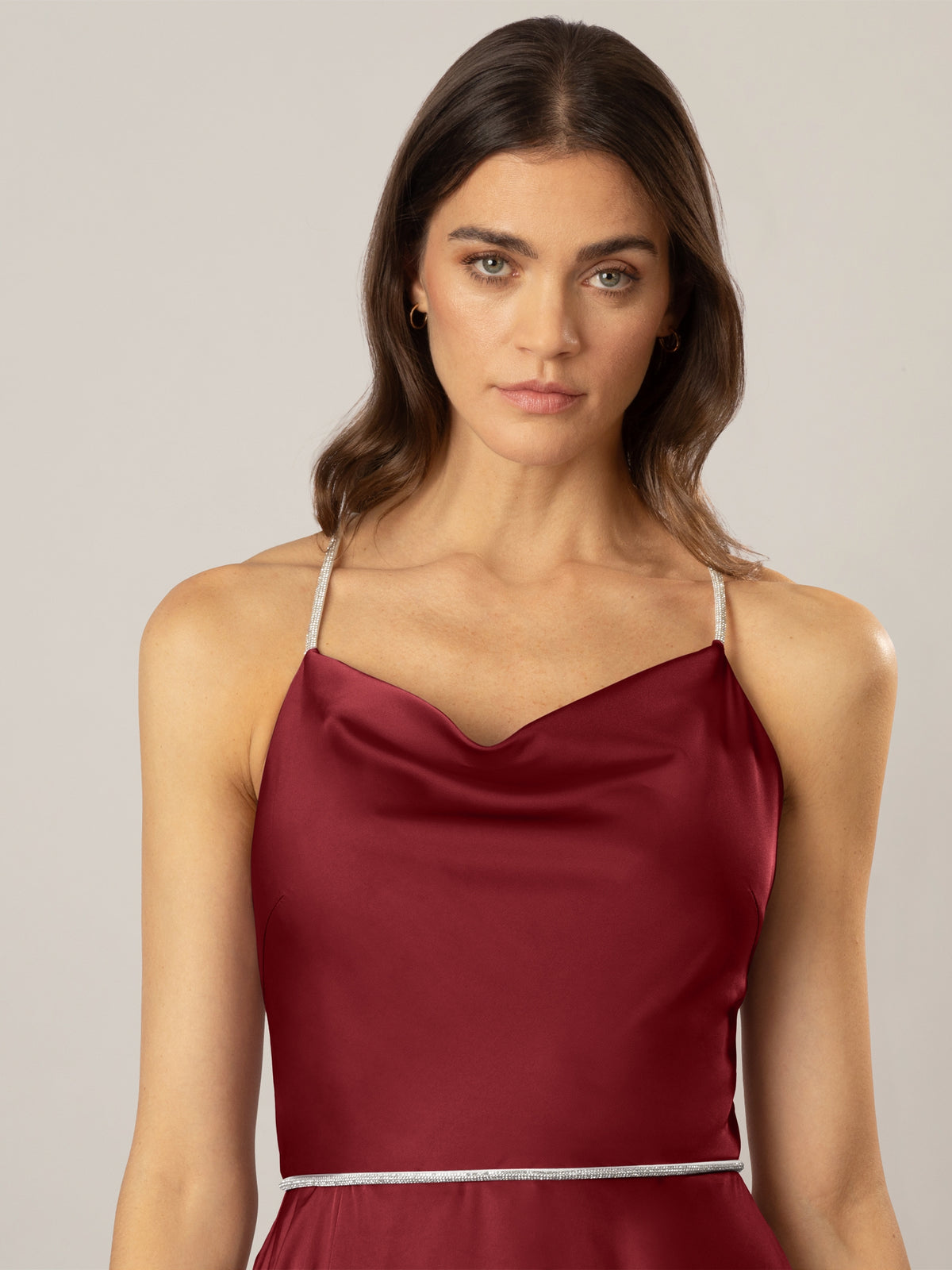 APART Satin-Abendkleid aus mattschimmerndem Satin | bordeaux