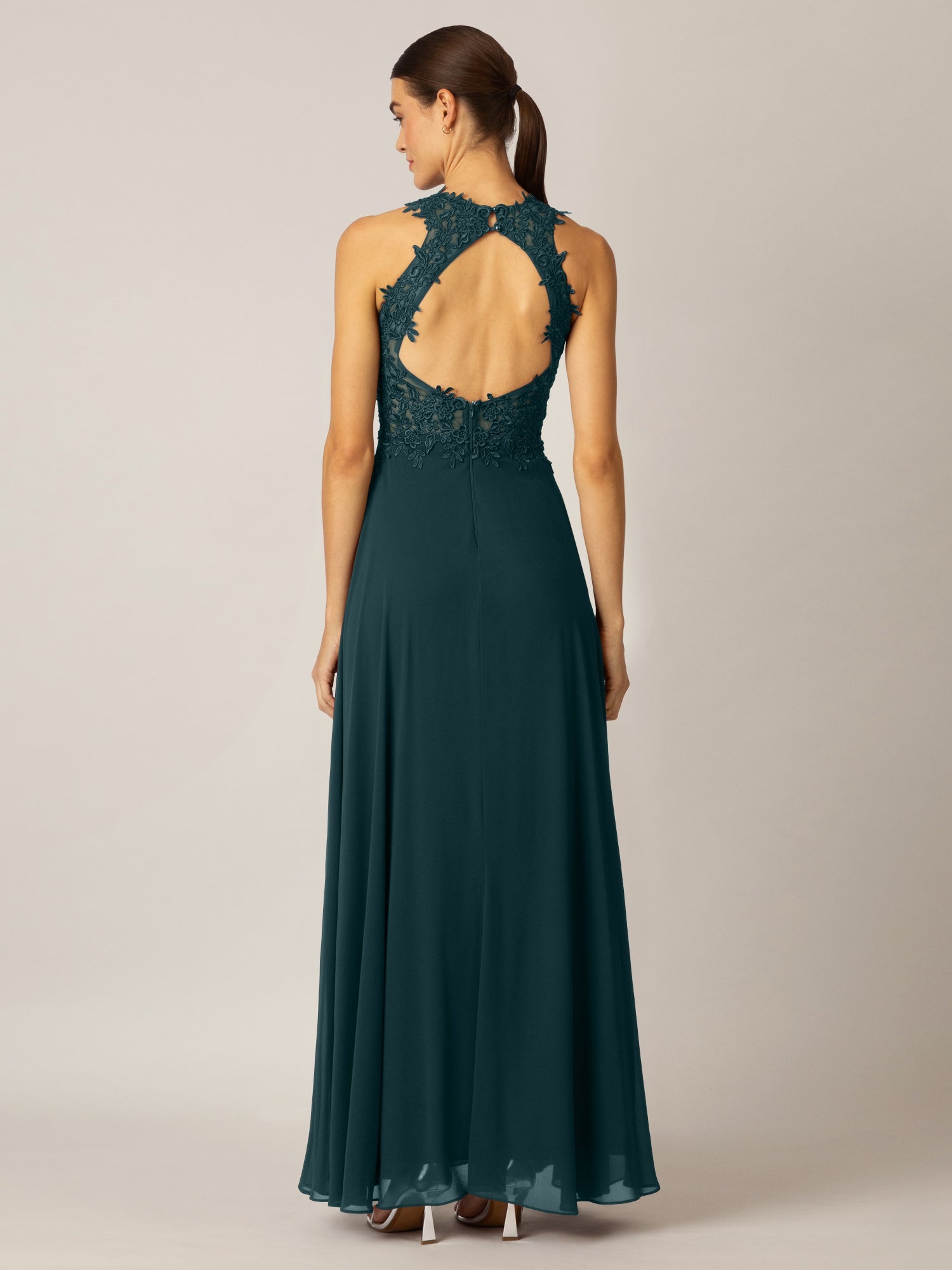 APART Abendkleid aus einer Plastischen Spitze und Chiffon | emerald