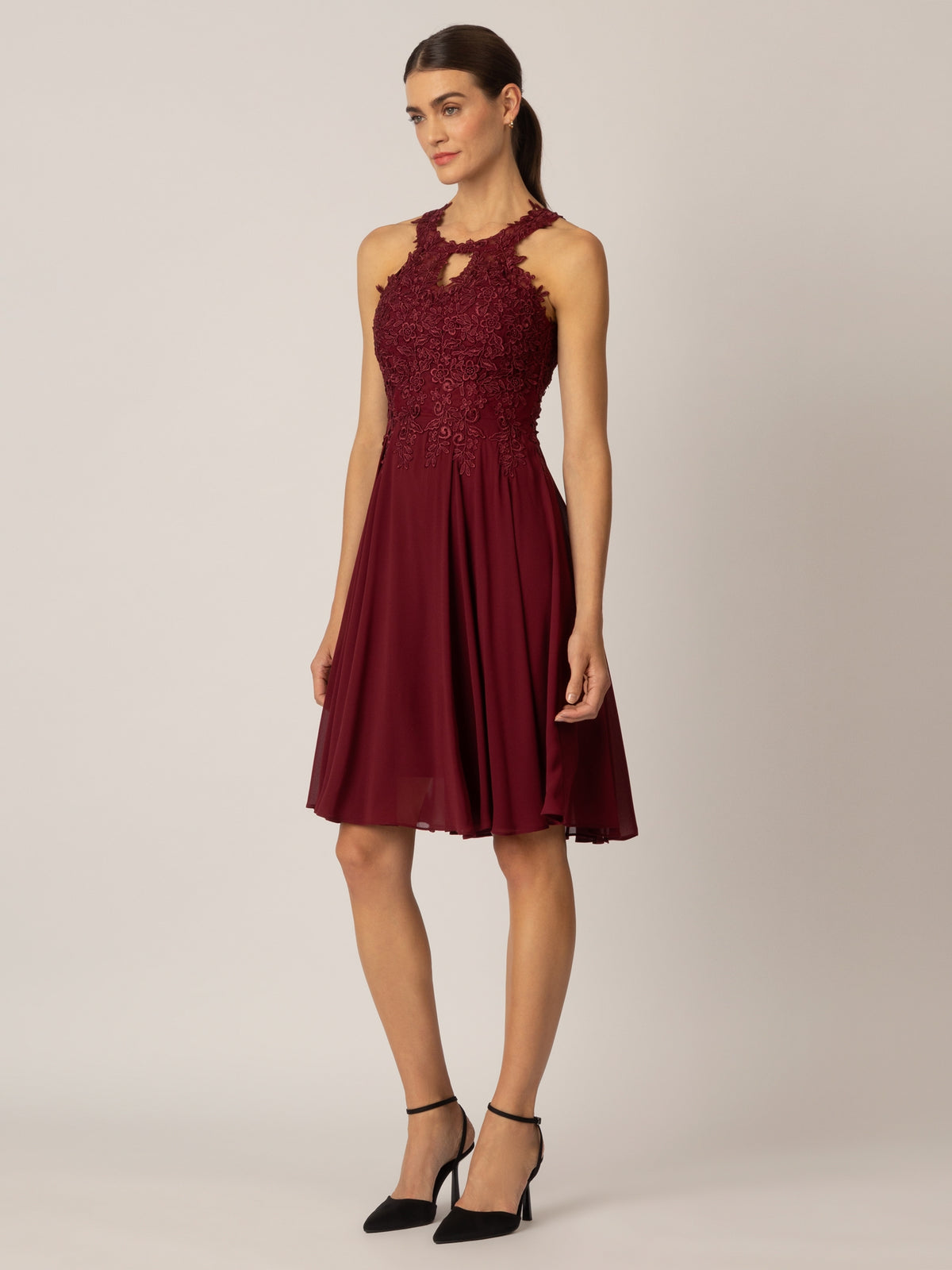 APART Cocktailkleid aus einer Plastischen Spitze und Chiffon | bordeaux