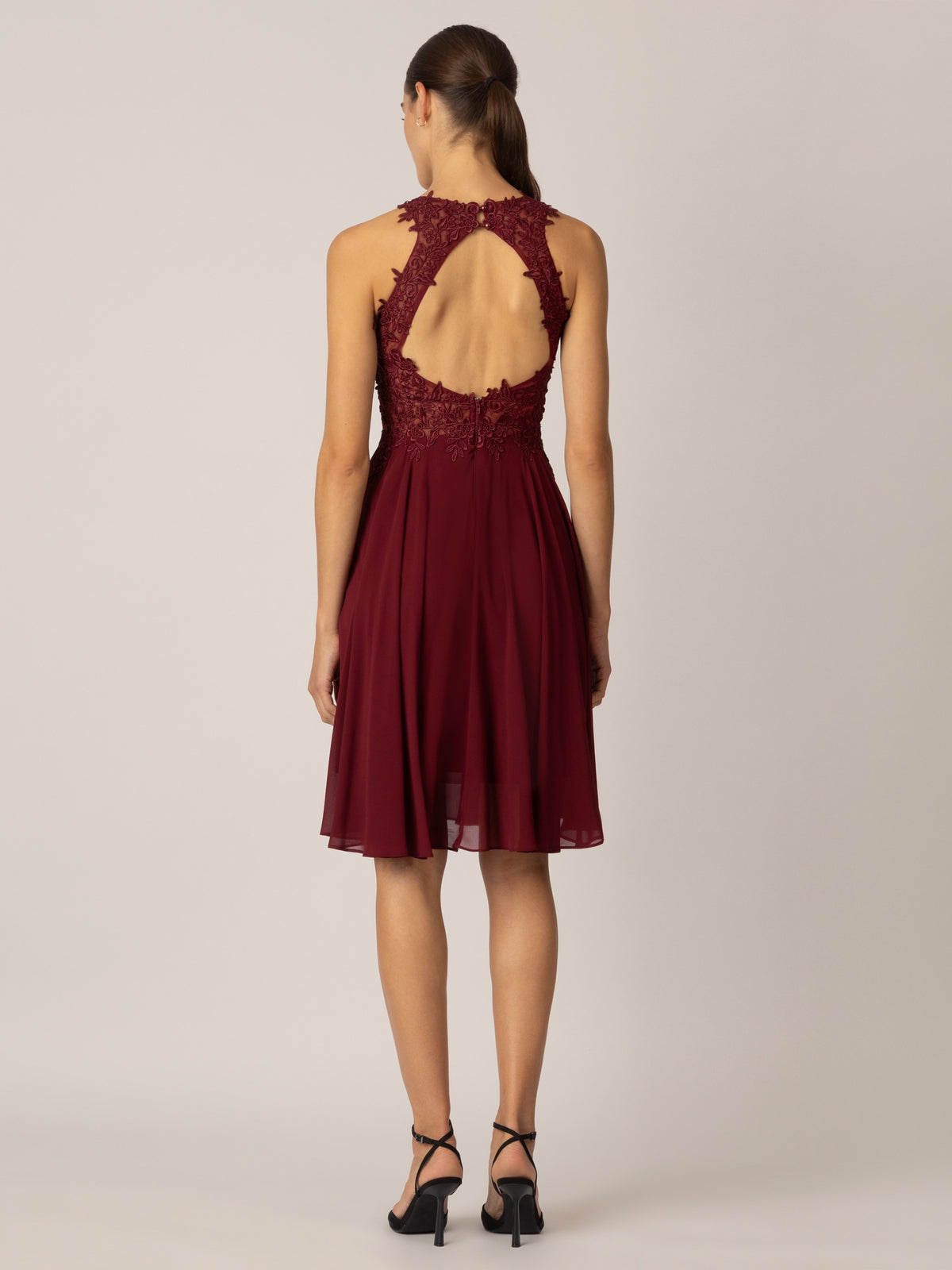 APART Cocktailkleid aus einer Plastischen Spitze und Chiffon | bordeaux