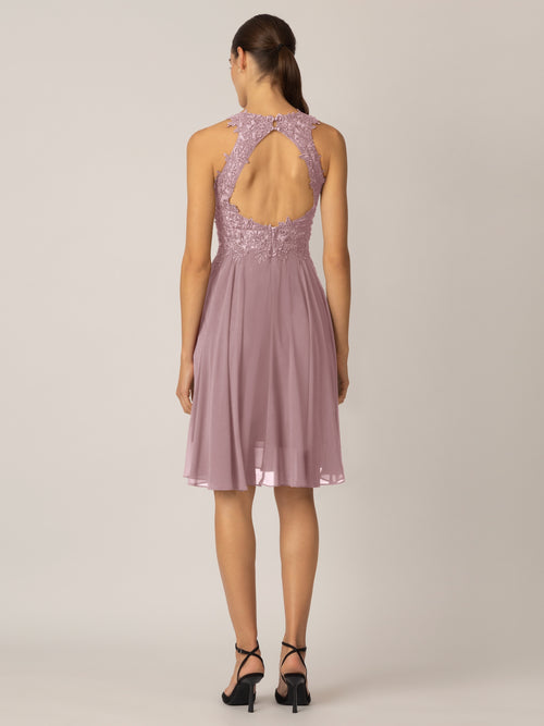 APART Cocktailkleid aus einer Plastischen Spitze und Chiffon | mauve image 1