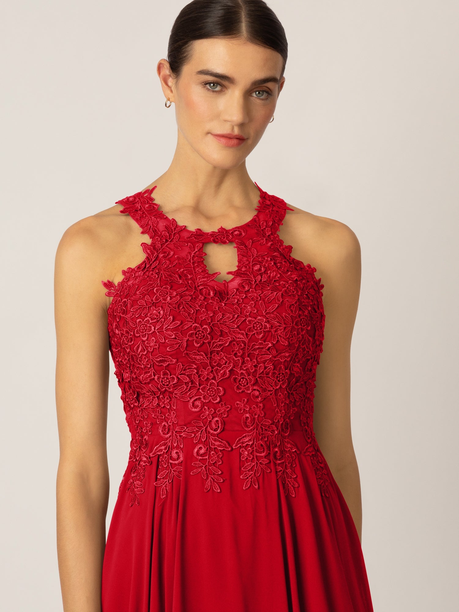 APART Cocktailkleid aus einer Plastischen Spitze und Chiffon | rot