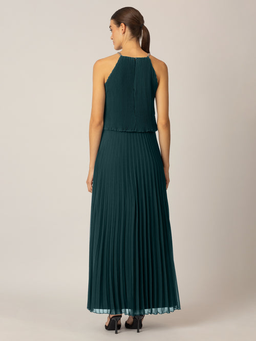 APART langes Plisseekleid im Neckholder Stil aus Chiffon | emerald image 1