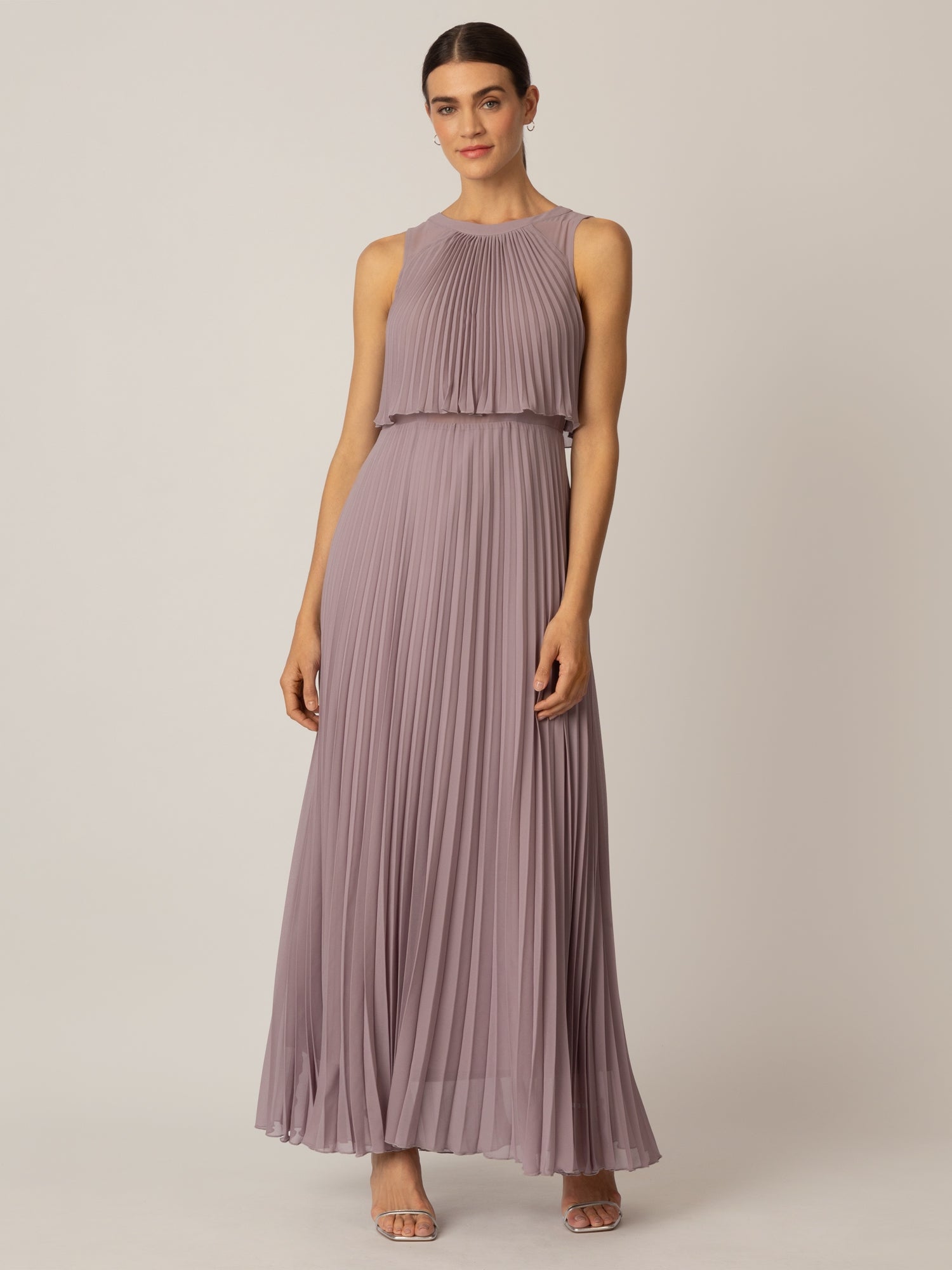 APART Plisseekleid mit rundem Ausschnitt vorne und hinten und schmalem , sichtbaren Halsri | mauve