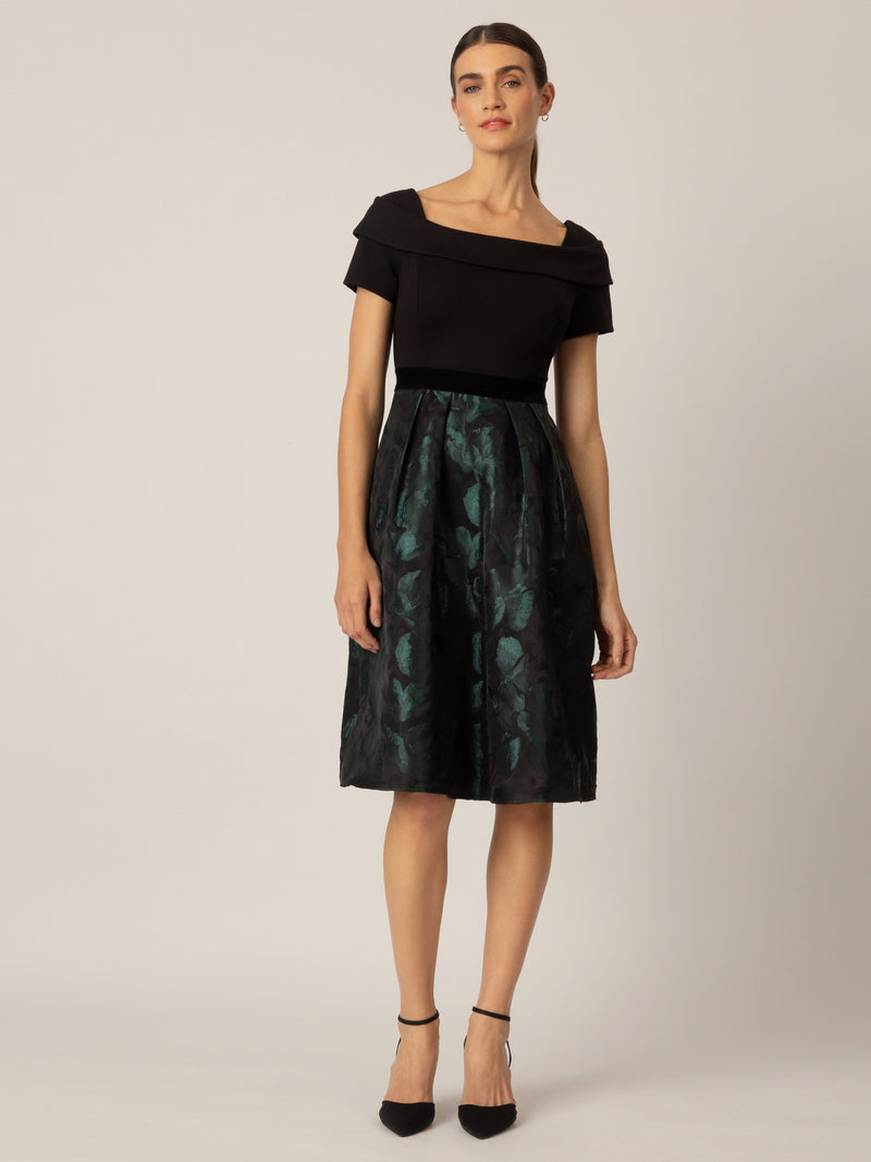 APART Cocktailkleid im Materialmix aus mattem Jacquard mit Blumenmuster und festem Jersey | schwarz-emerald