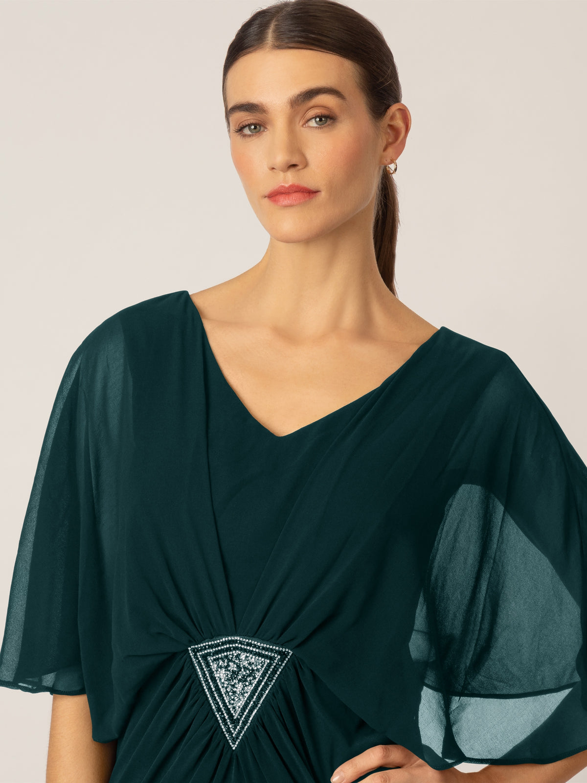 APART Cocktailkleid im Materialmix aus weichem Jersey, Chiffon und shaping Futter | emerald