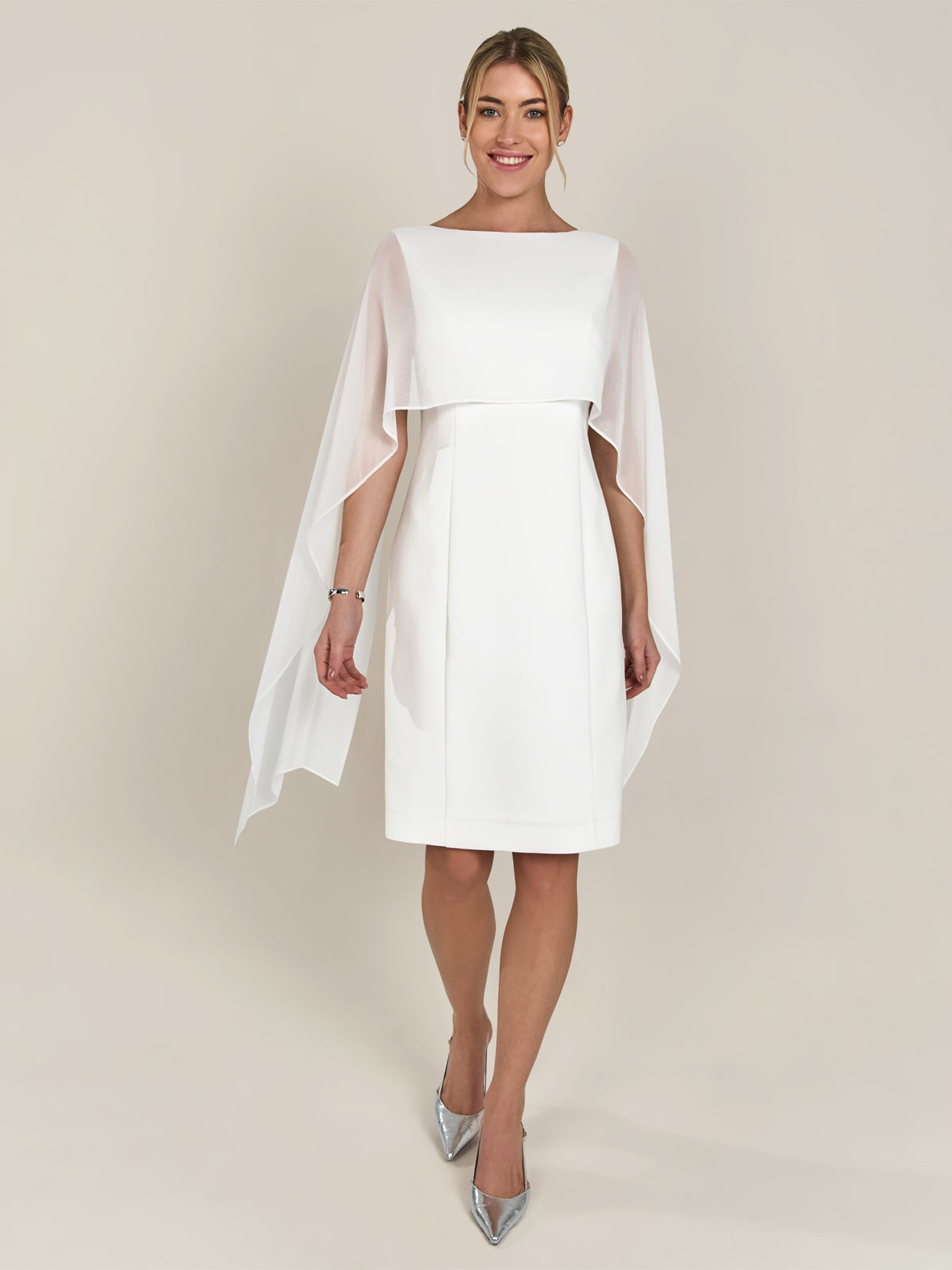 APART Kleid mit Chiffonstola aus einer leicht strukturierten Ware und angearbeitetem Cape | creme