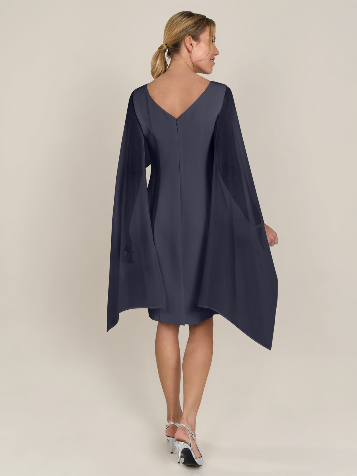 APART Kleid mit Chiffonstola aus einer leicht strukturierten Ware und angearbeitetem Cape | nachtblau