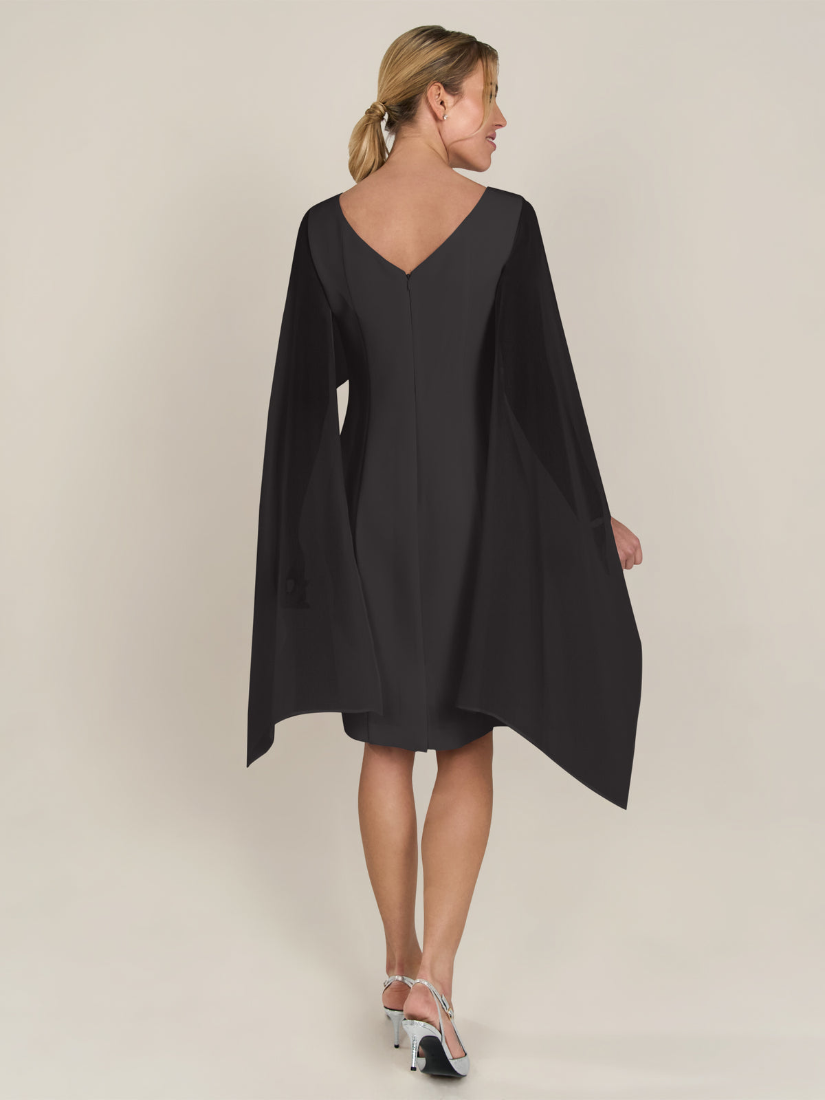 APART Kleid mit Chiffonstola aus einer leicht strukturierten Ware und angearbeitetem Cape | schwarz