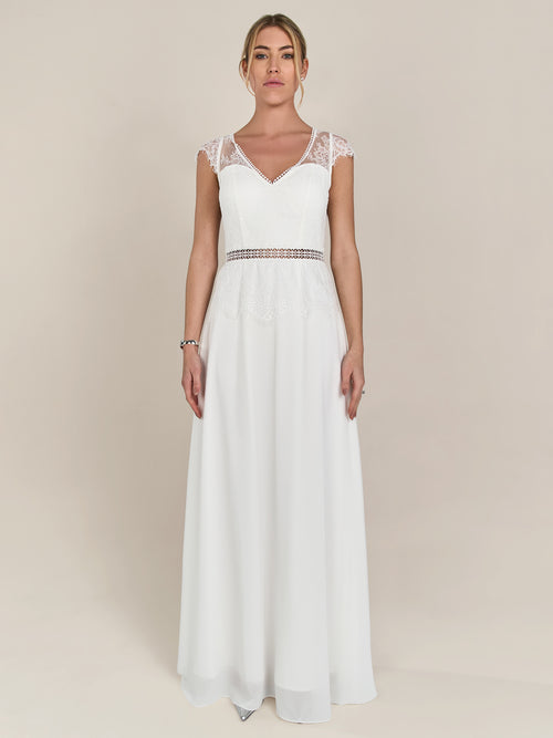 APART langes Hochzeitskleid im Materialmix aus weicher Spitze und Chiffon | creme image 1