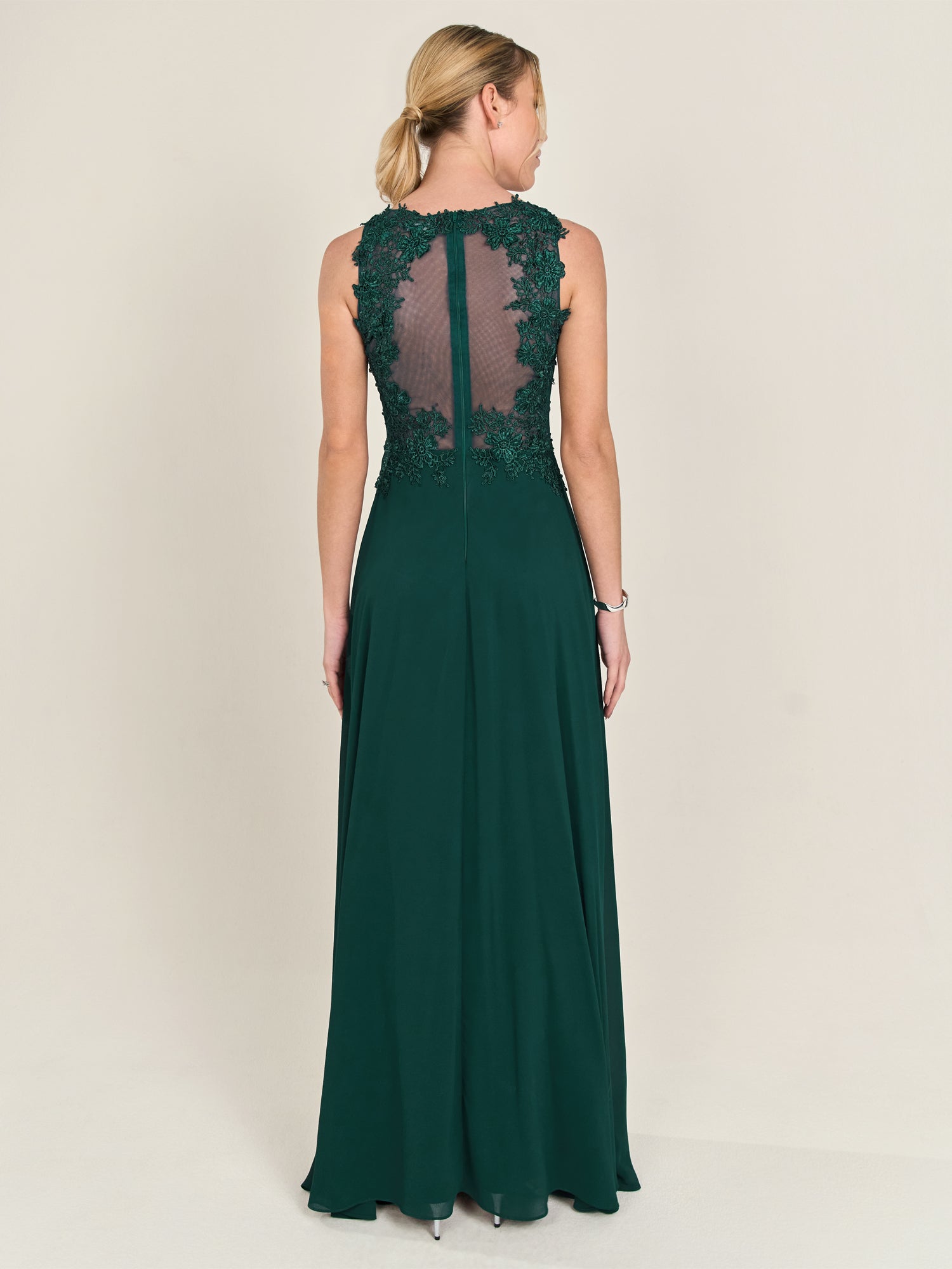 APART Abendkleid im Materialmix aus bestickter Spitze und Chiffon | emerald