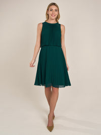 APART Cocktailkleid mit rundem Ausschnitt und schmalem , sichtbaren Halsring | emerald