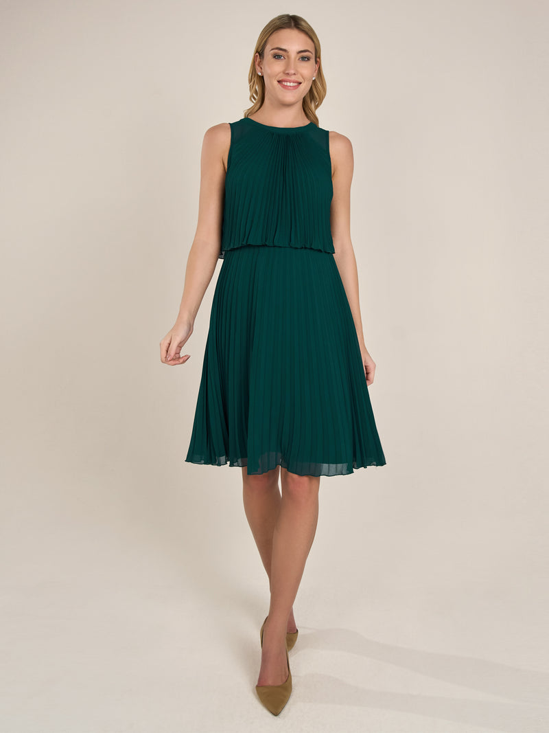 APART Cocktailkleid mit rundem Ausschnitt und schmalem , sichtbaren Halsring | emerald