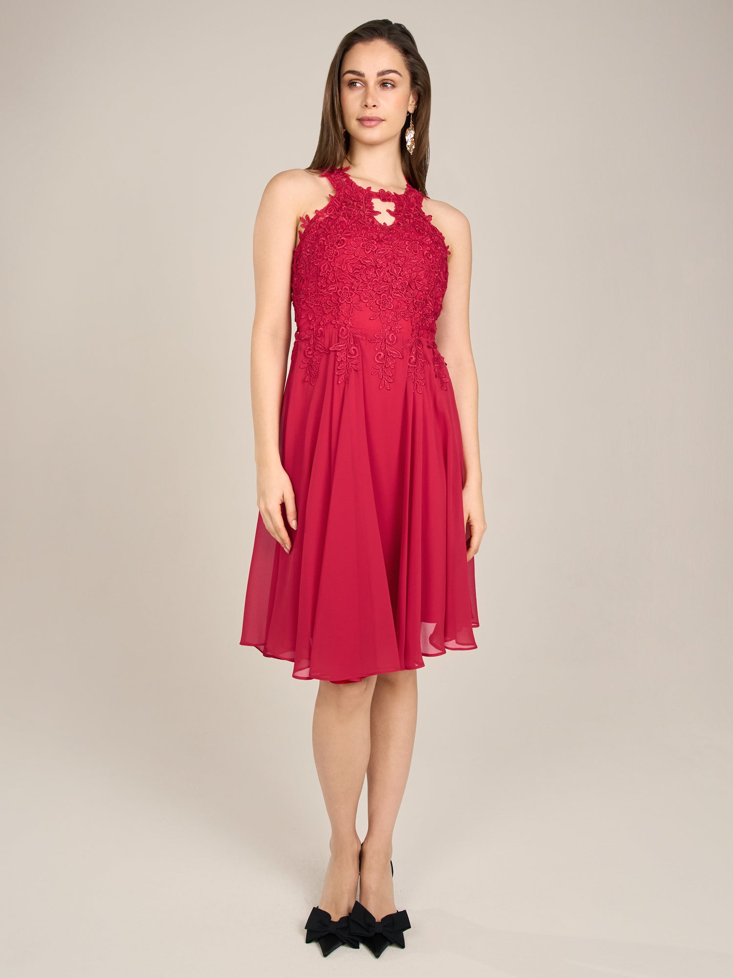 APART Cocktailkleid aus einer plastischen Spitze und Chiffon | rot