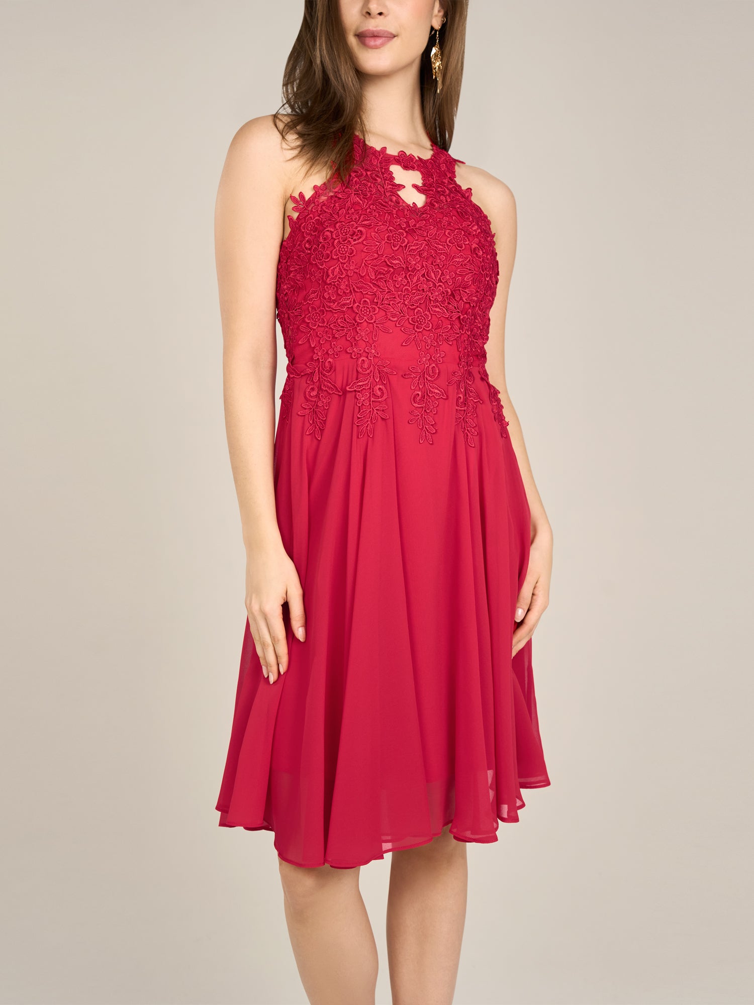 APART Cocktailkleid aus einer plastischen Spitze und Chiffon | rot