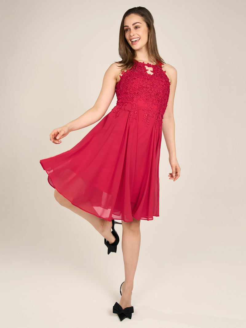 APART Cocktailkleid aus einer plastischen Spitze und Chiffon | rot