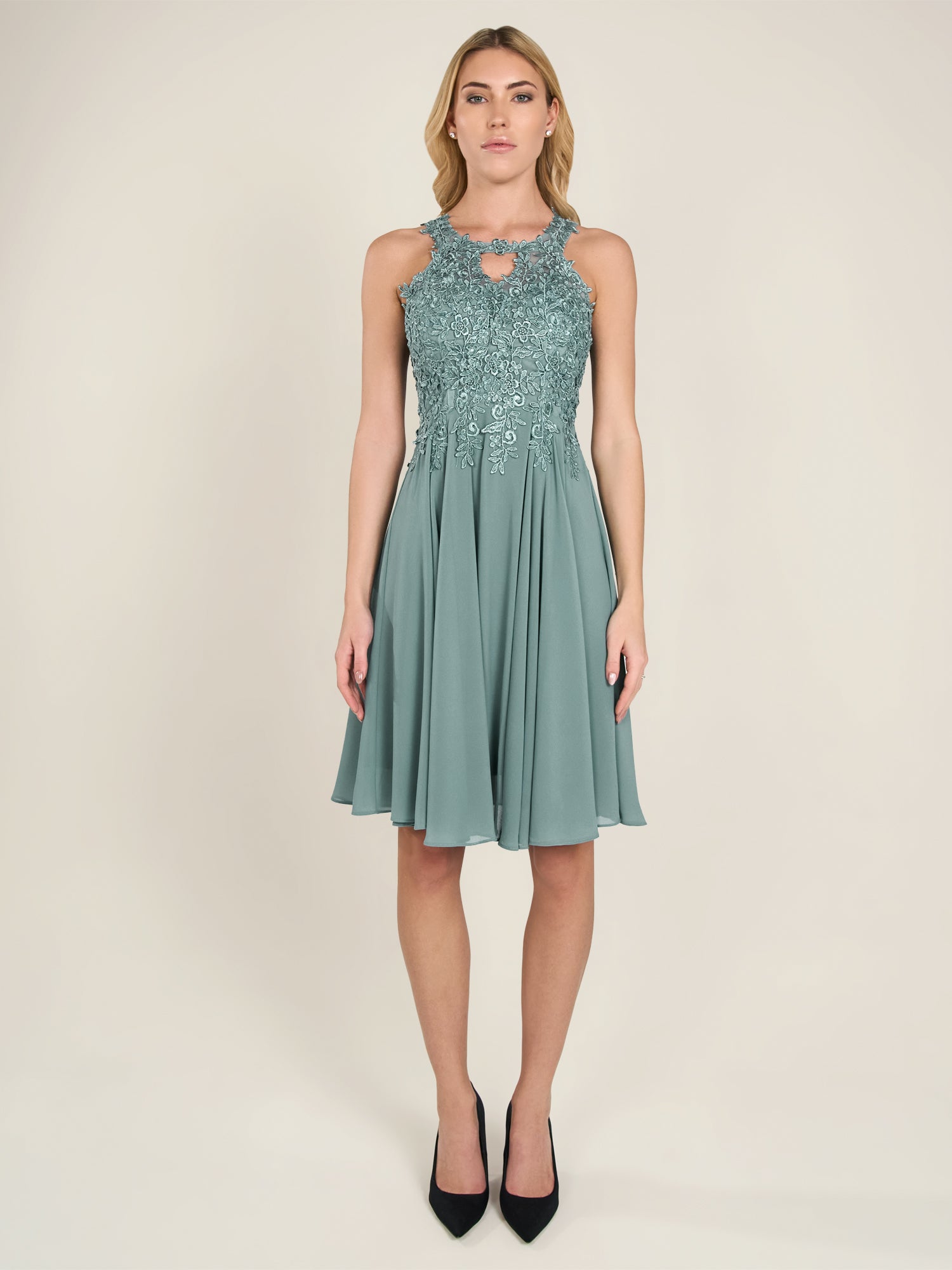 APART Cocktailkleid aus einer plastischen Spitze und Chiffon | jade