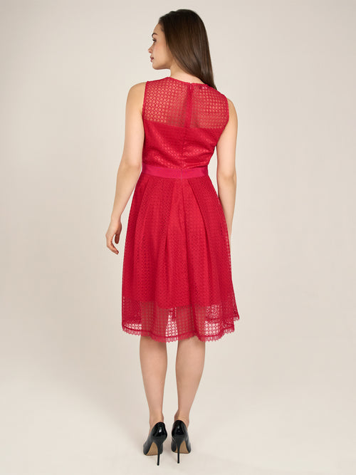 APART Spitzenkleid aus Mesh mit Lochspitzen-Stickerei | pink image 1