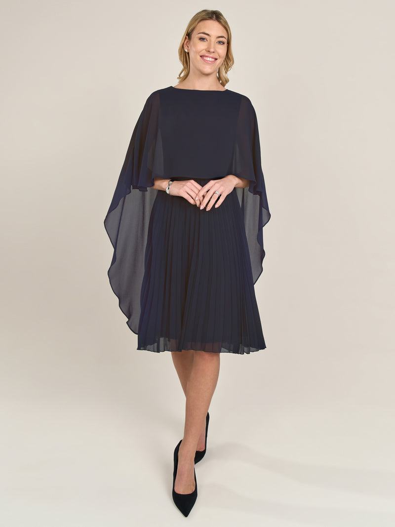 APART Cocktailkleid mit Chiffoncape und Plisseerock | nachtblau