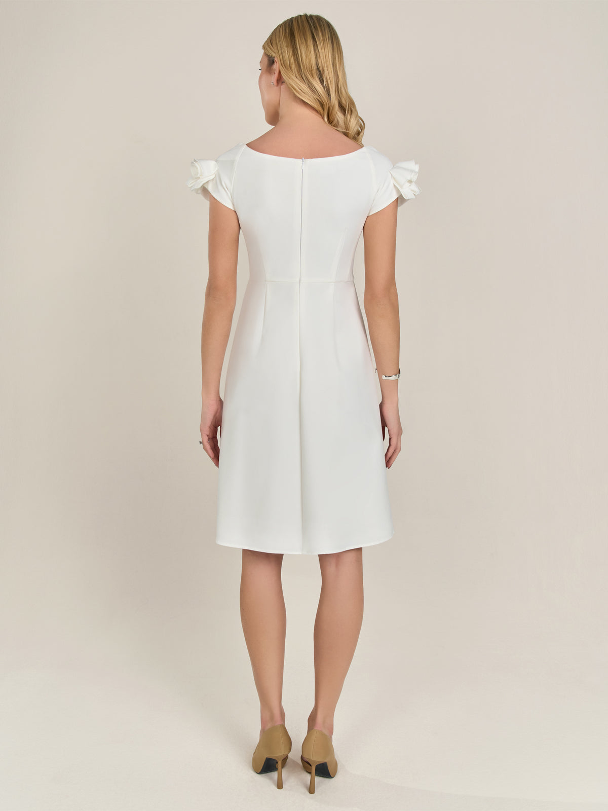 APART Cocktailkleid mit sehr weiten Ausschnitt | creme