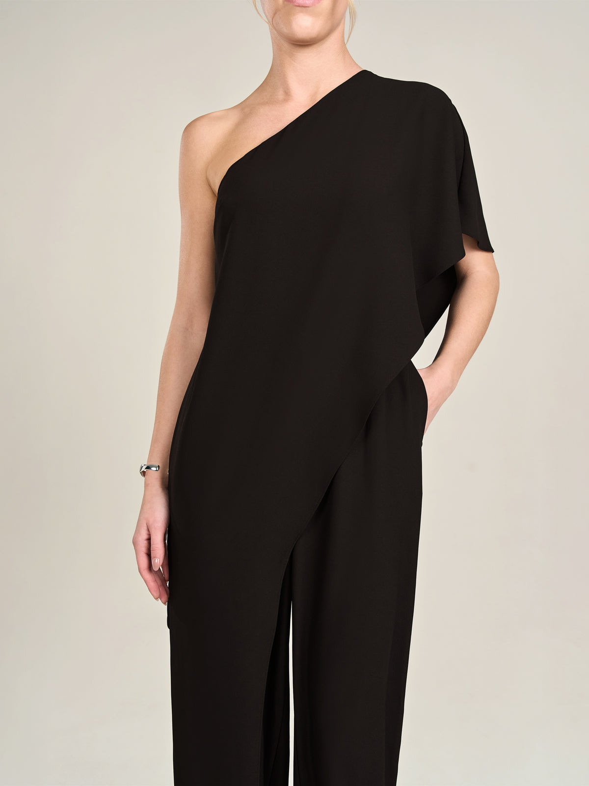 APART One-Shoulder Overall aus einer leicht körnigen Ware | schwarz