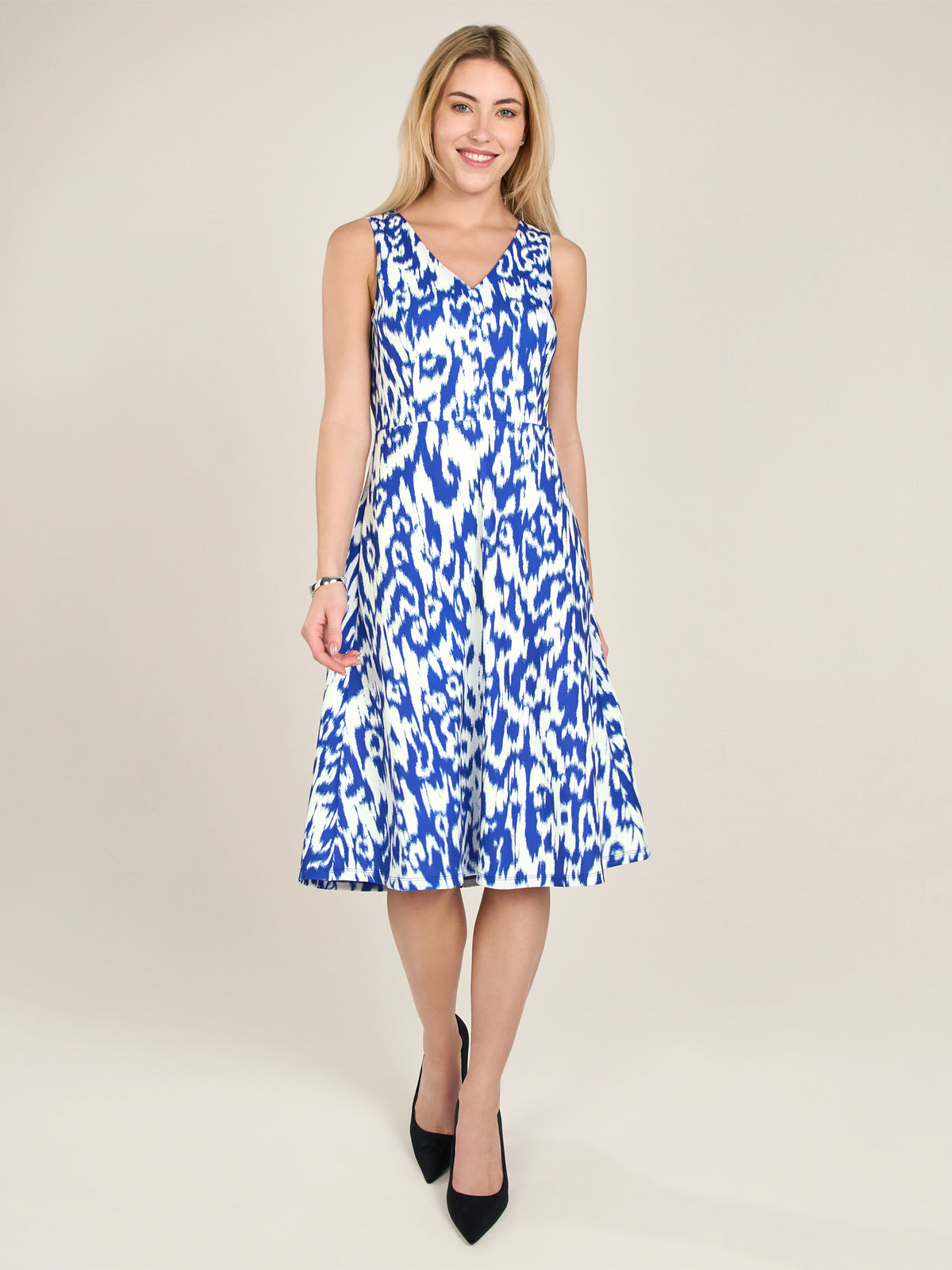 APART kurzes Kleid aus Jersey-Stoff, allover mit grafischem Print | royalblau-creme