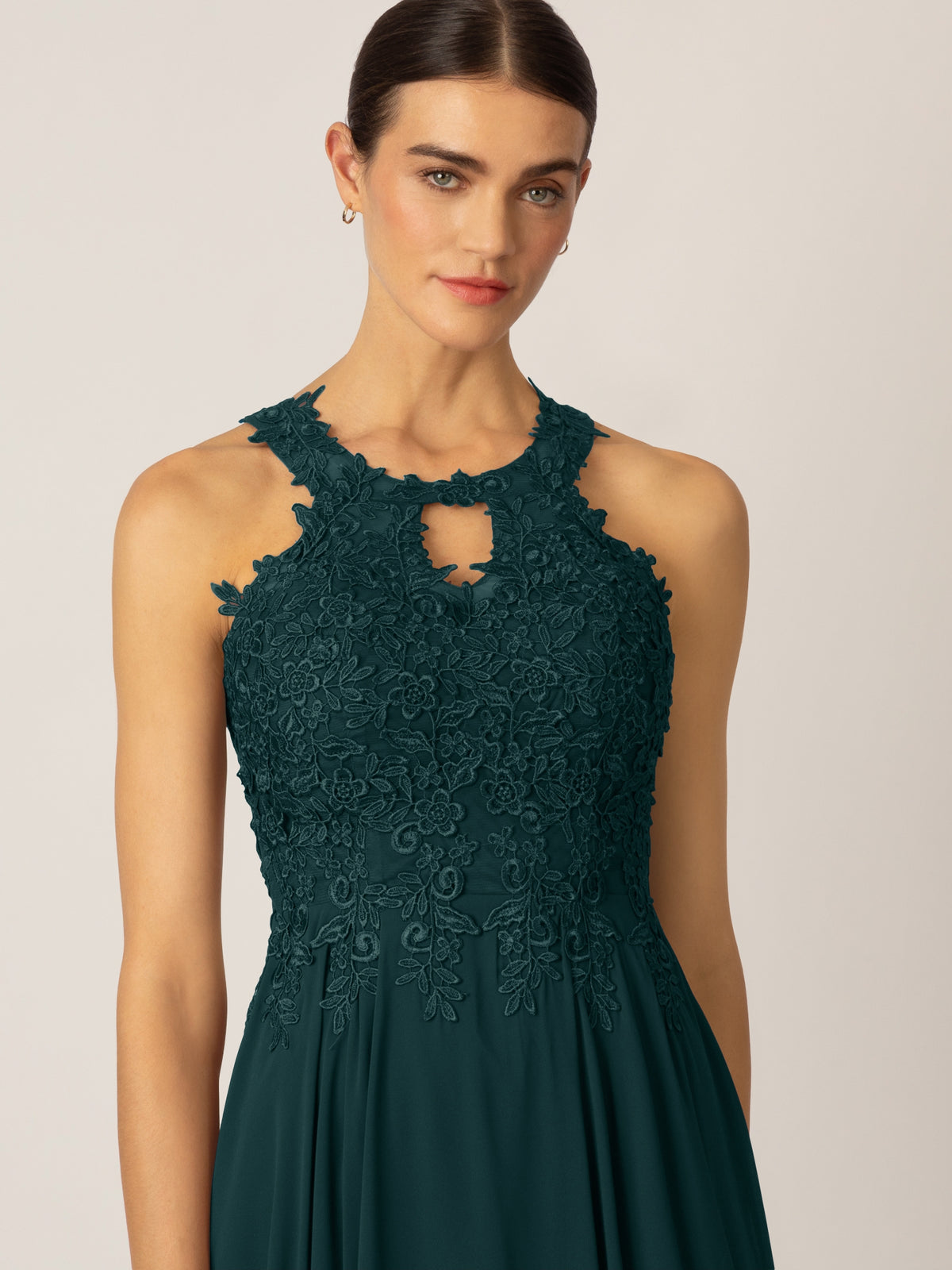 APART Cocktailkleid aus einer Plastischen Spitze und Chiffon | emerald