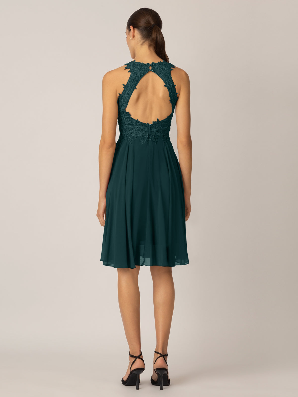 APART Cocktailkleid aus einer Plastischen Spitze und Chiffon | emerald